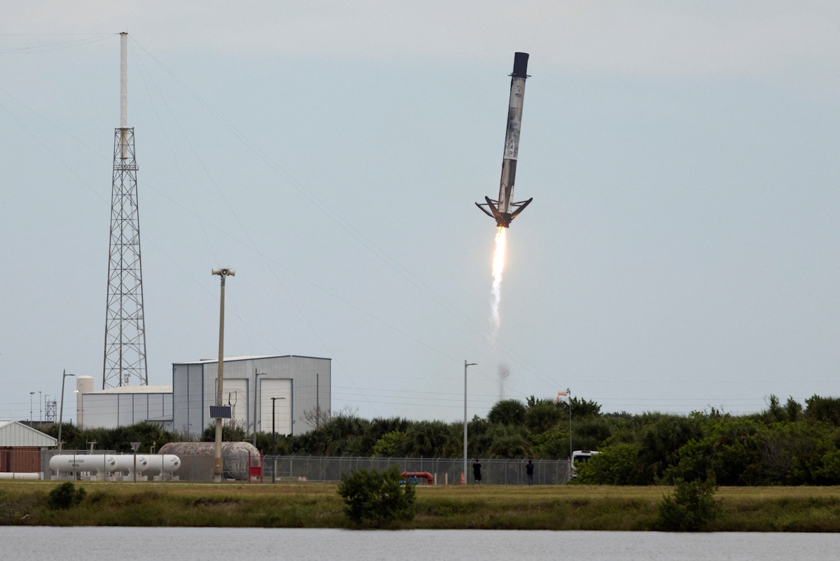 Εκτοξεύτηκε ο πύραυλος της SpaceX που μεταφέρει τέσσερις αστροναύτες στον Διεθνή Διαστημικό Σταθμό