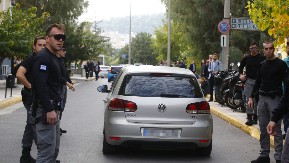 Η άφιξη των συλληφθέντων στα δικαστήρια