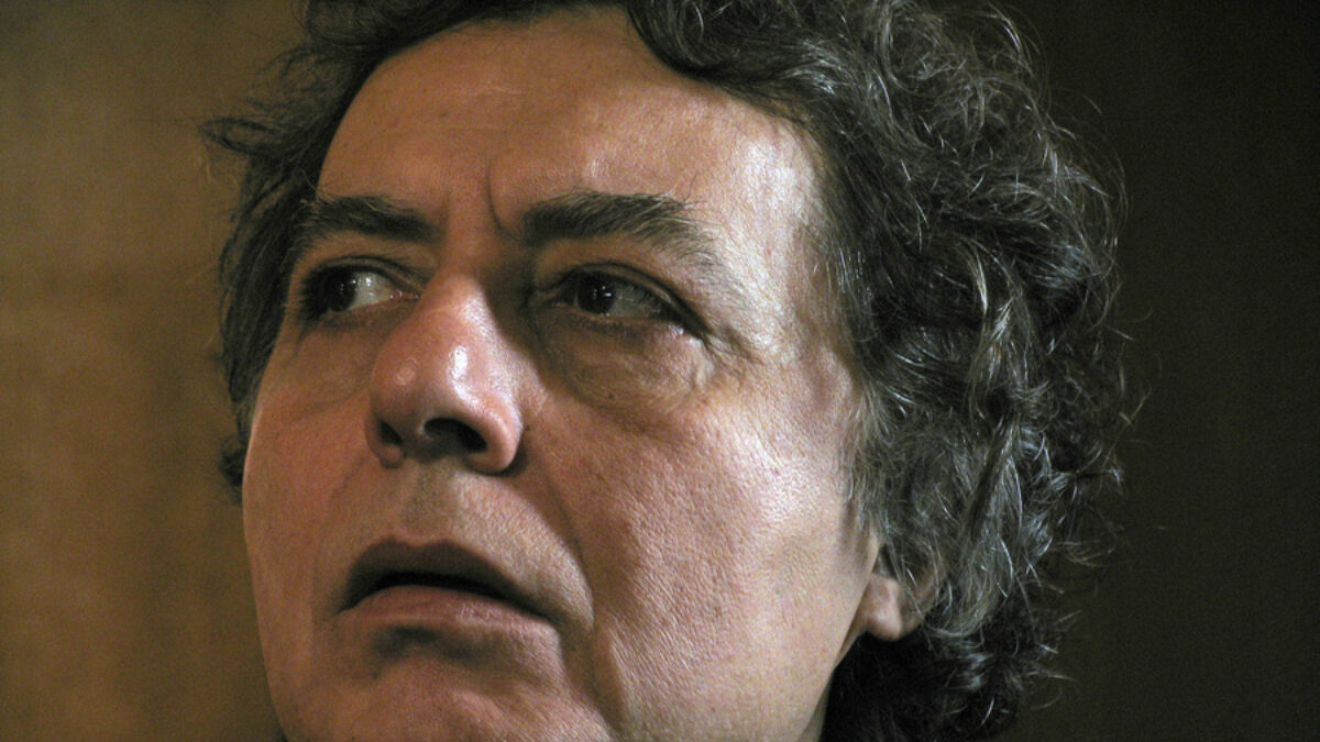 Ο συγγραφέας Διονύσης Χαριτόπουλος μιλάει στο ΑΜΠΕ με αφορμή το νέο του βιβλίο: «Εκ Πειραιώς», Παρασκευή 30 Νοεμβρίου 2012. ΑΠΕ-ΜΠΕ/ΑΠΕ-ΜΠΕ/STR
