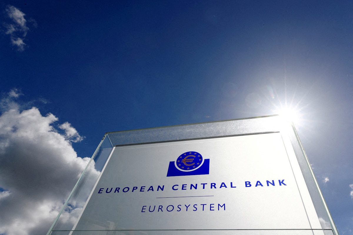 H EKT διατηρεί αμετάβλητα τα επιτόκια στη σκιά της αποχώρησης Λαγκάρντ