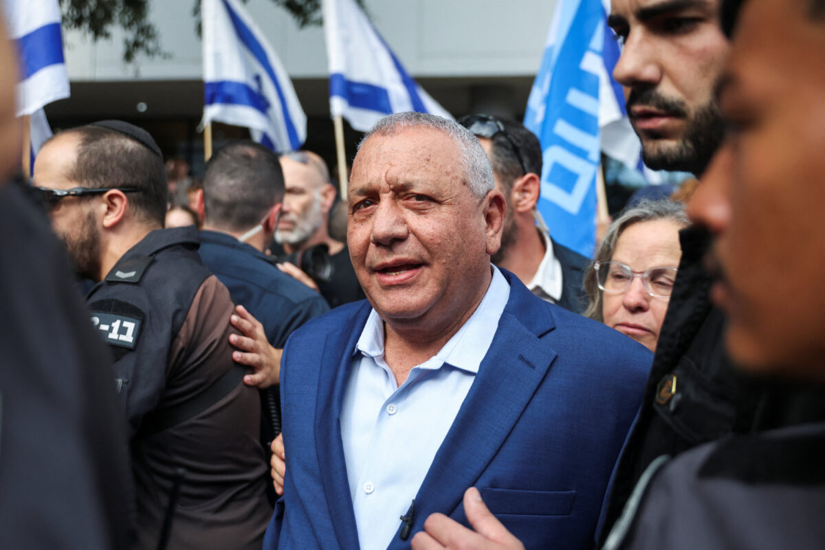 Εκλογές Ισραήλ: Στον τάφο του γιου του πήγε ο Γκάντι Αιζενκοτ πριν ψηφίσει στις εκλογές