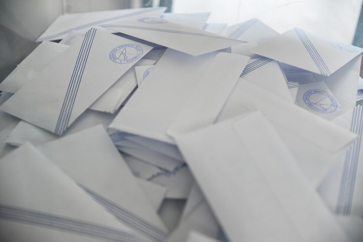 Δημοσκόπηση Opinion Poll: Στο 30,3% η ΝΔ, εδραιώνεται στη δεύτερη θέση η ΕΛΑΣ του Τσίπρα