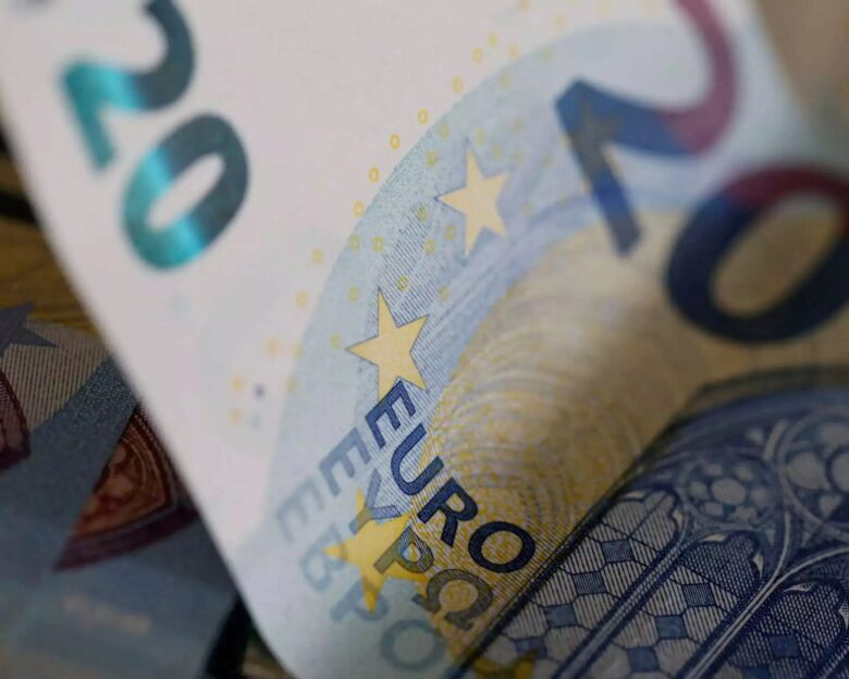 Ελληνική οικονομία: Το δημόσιο χρέος πέφτει, το εξωτερικό έλλειμμα μεγαλώνει
