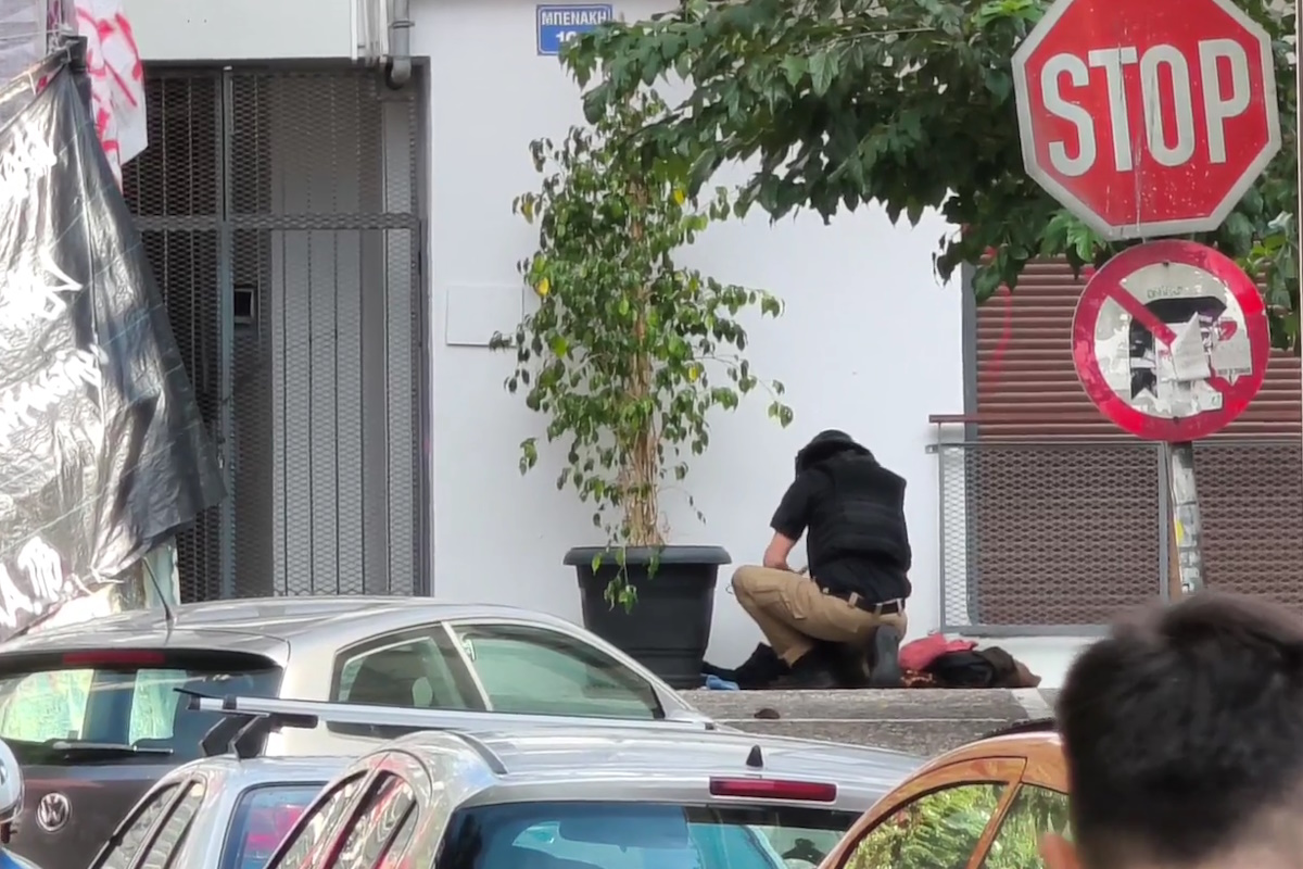 Ύποπτη τσάντα εντοπίστηκε στα Εξάρχεια: ΤΕΕΜ επιχείρησε στο σημείο και αποκαταστάθηκε η κυκλοφορία των οχημάτων