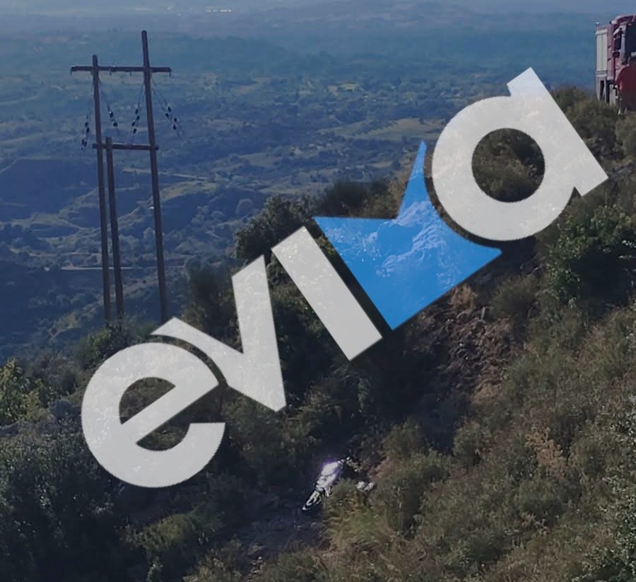 Σοβαρό τροχαίο με μηχανή στην Εύβοια: Έπεσε σε γκρεμό – Τραυματίστηκε ο αναβάτης