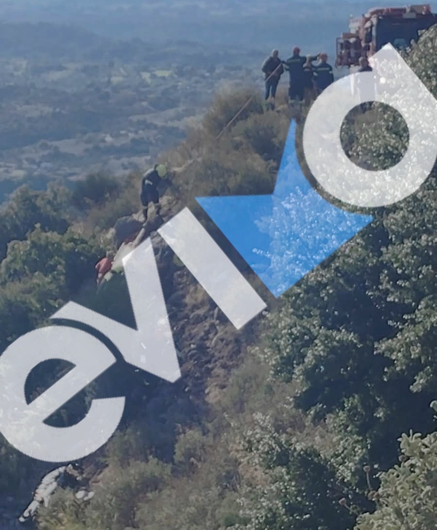 Σοβαρό τροχαίο με μηχανή στην Εύβοια: Έπεσε σε γκρεμό – Τραυματίστηκε ο αναβάτης