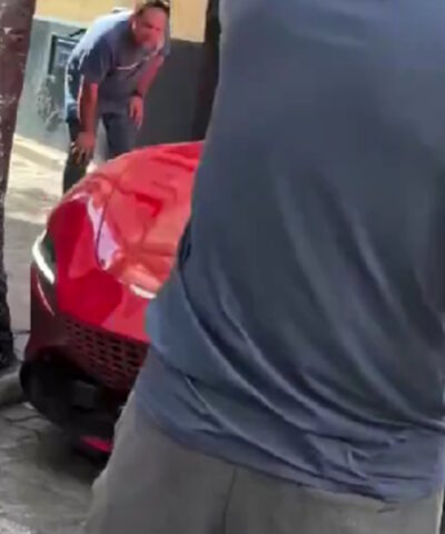 Οδηγός Ferrari αξίας 210.000 ευρώ, τη «σφήνωσε» σε σοκάκι στη Σεβίλλη