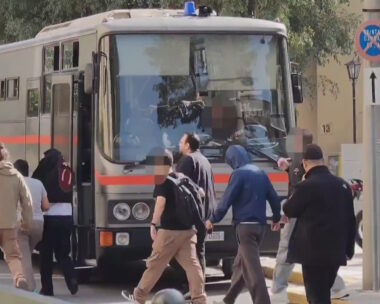 Φίλιππος Καμπούρης έξω από την Ευελπίδων