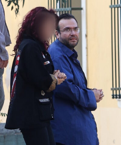 Στα δικαστήρια της πρώην σχολής Eυελπίδων οδηγήθηκαν οι συλληφθέντες που κατηγορούνται για κακουργηματικές πράξεις σε βάρος του Δημοσίου