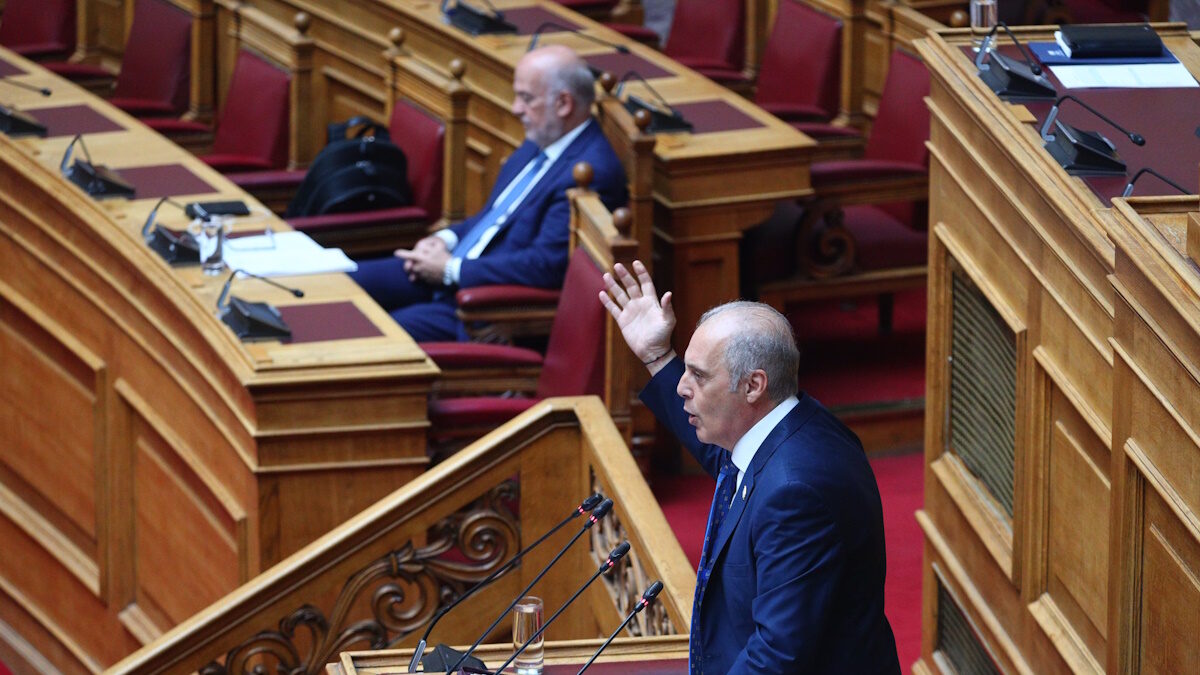 Σφοδρή αντιπαράθεση του Κυριάκου Βελόπουλου και του Γιώργου Φλωρίδη στη Βουλή