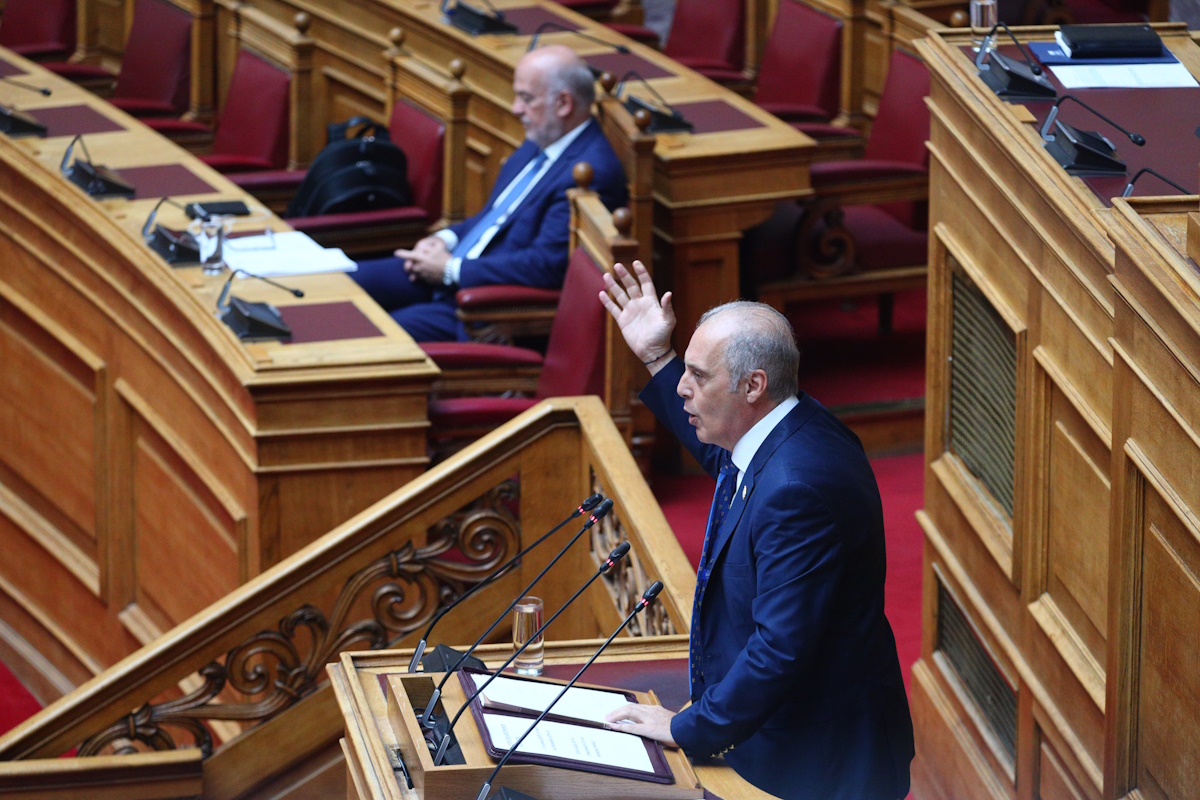 Φλωρίδης για Βελόπουλο: Τα οστά που έδειξε ανήκουν σε ζώα και δεν είναι στη δικογραφία των Τεμπών, συνεχίζει την απάτη