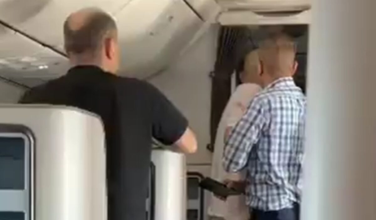 Flydubai: Νέα πλάνα από το χάος στην πτήση μετά την επίθεση στον κυβερνήτη – «Υπάρχει γιατρός ή πιλότος;»
