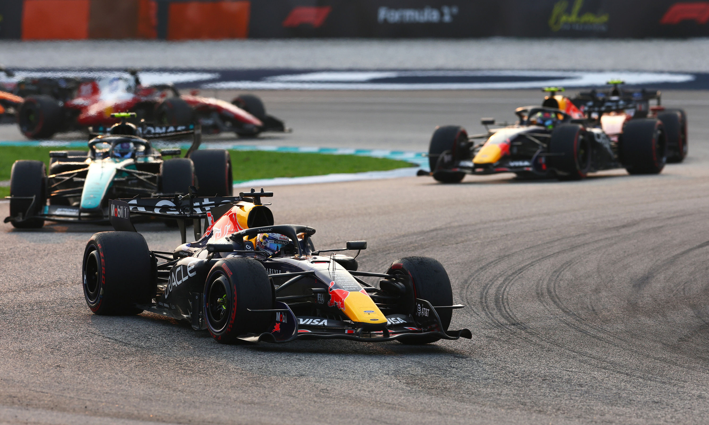 Η νίκη του Verstappen στο Grand Prix της Formula 1 στη Μαλαισία, και τα 4 μονοθέσια με κινητήρες Red Bull Ford Powertrains στη δεκάδα
