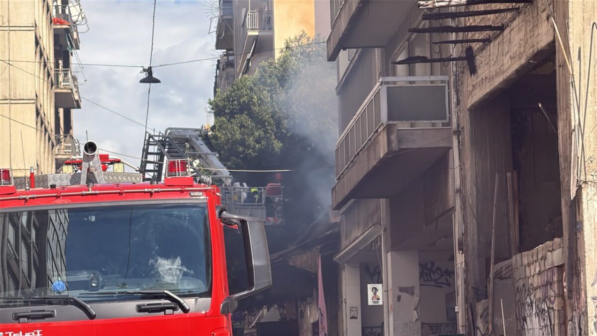 Φωτιά σε κατάστημα στην οδό Μενάνδρου
