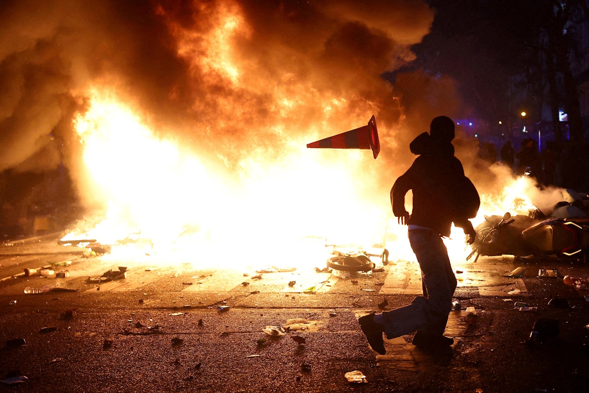 Φωτιές στη διάρκεια των ταραχών στο Παρίσι