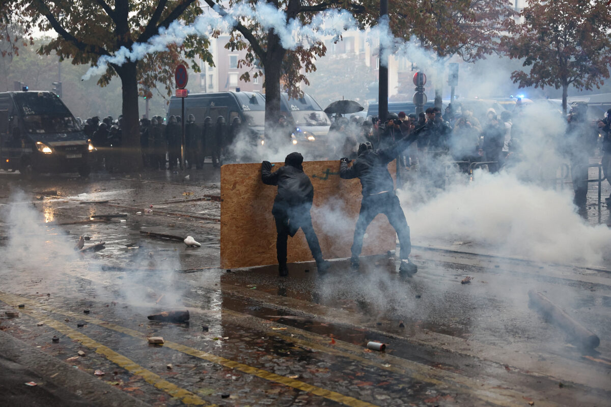 «Βράζει» η Ευρώπη: 1000 συλλήψεις και δύο σοβαρά τραυματίες στη Γαλλία - Επεισόδια σε Ισπανία και Ιταλία