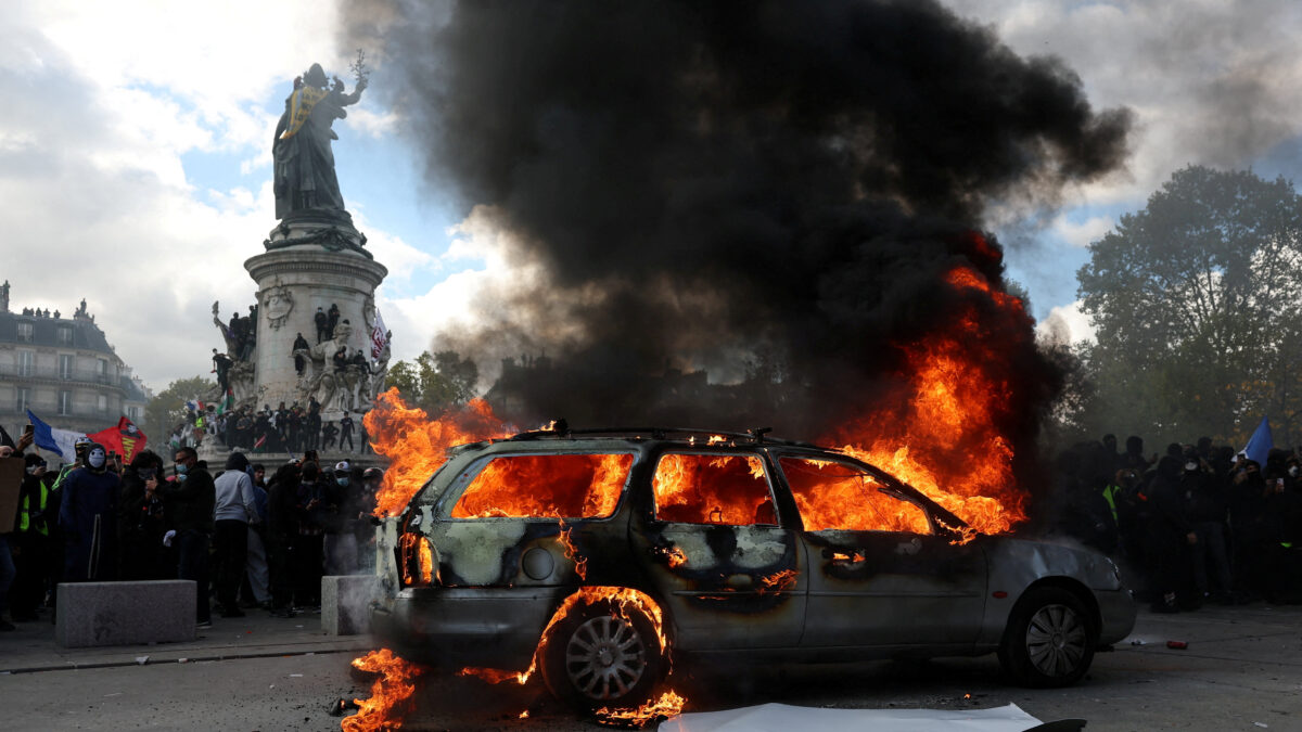  REUTERS