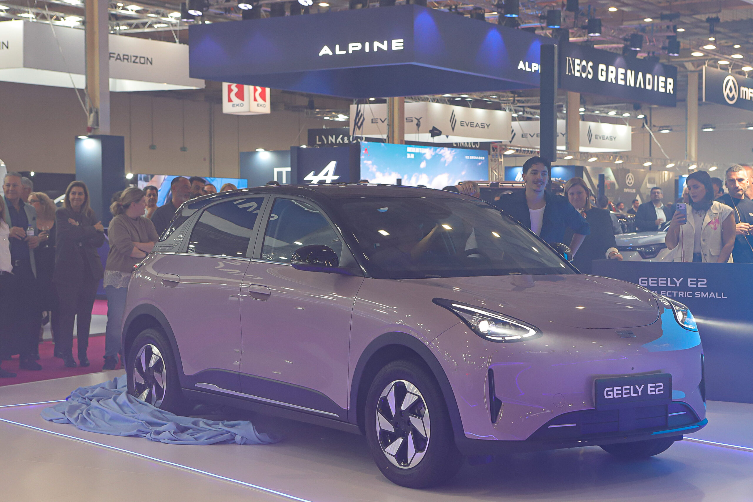 Με 16.990 ευρώ το ηλεκτρικό Geely E2