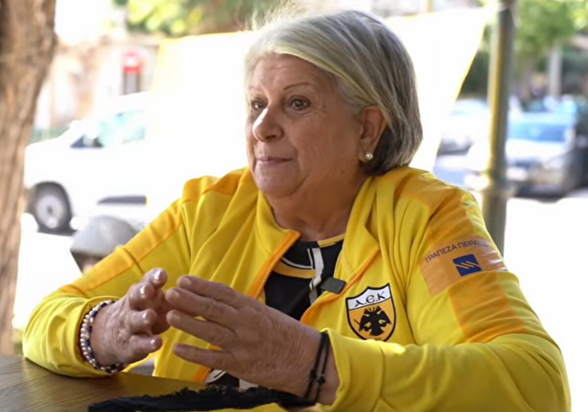 Η γιαγιά με το καπνογόνο στο ΑΕΚ TV: «Για εμάς τους πρόσφυγες, η ΑΕΚ είναι θρησκεία» | Επικαιρότητα στο LivePress.gr