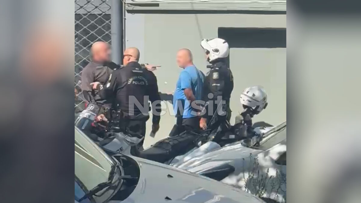 Ιερά Οδός: Νέα πλάνα με τον 55χρονο που απείλησε με τσεκούρι την οδηγό – Καρέ καρέ η επίθεση και η σύλληψή του