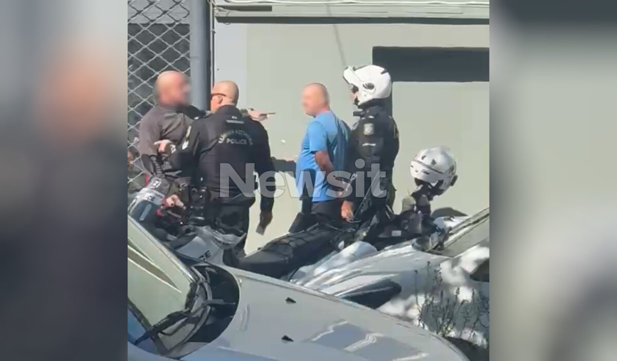 Ιερά Οδός: Νέα πλάνα με τον 55χρονο που απείλησε με τσεκούρι την οδηγό - Καρέ καρέ η επίθεση και η σύλληψή του