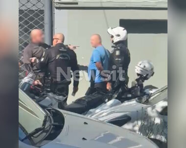 Ιερά Οδός: Νέα πλάνα με τον 55χρονο που απείλησε με τσεκούρι την οδηγό – Καρέ καρέ η σύλληψή του