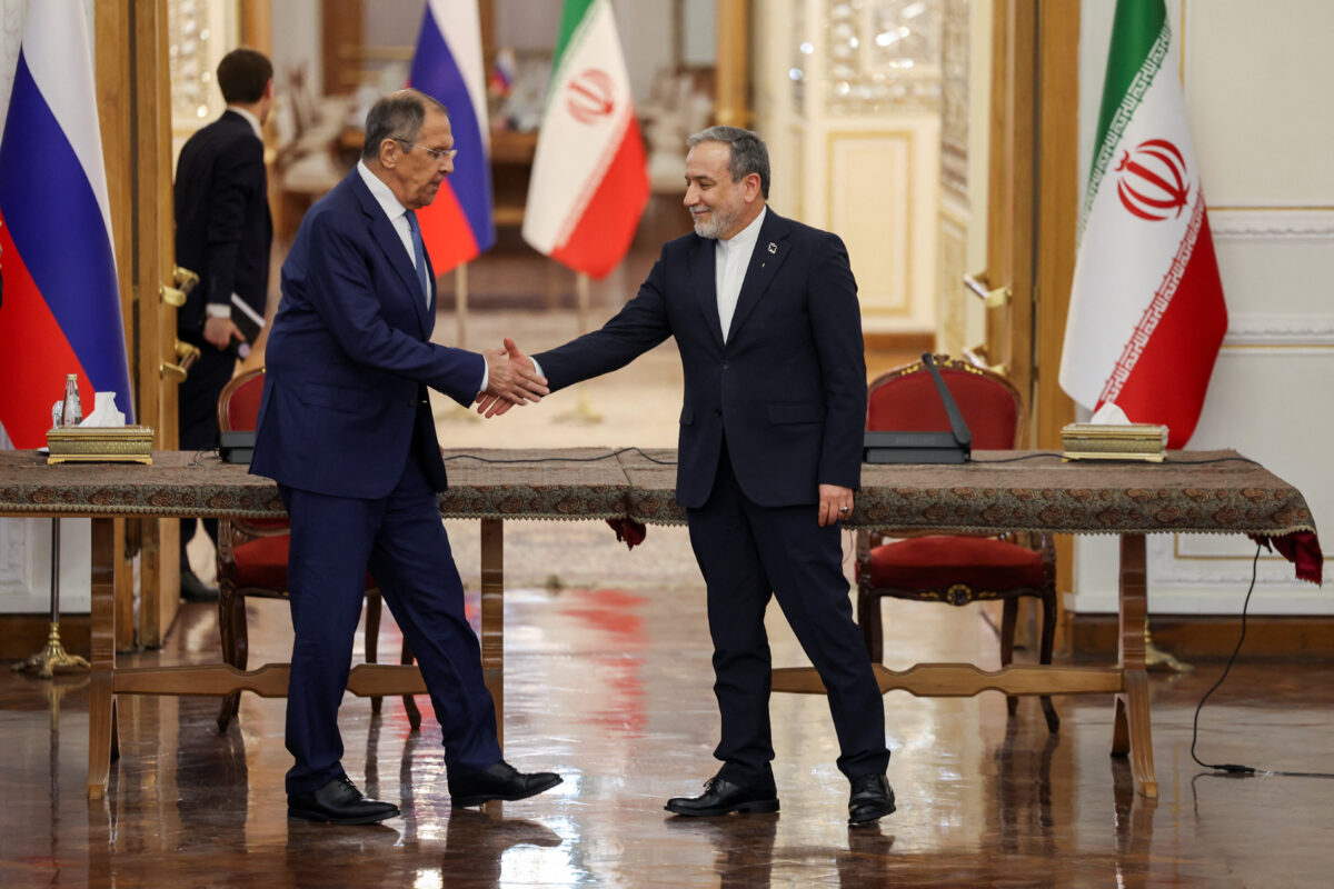 Αμπάς Αραγτσί: Ο ΥΠΕΞ του Ιράν κατηγορεί τις ΗΠΑ για την «ανασφάλεια» στα Στενά του Ορμούζ | Επικαιρότητα στο LivePress.gr