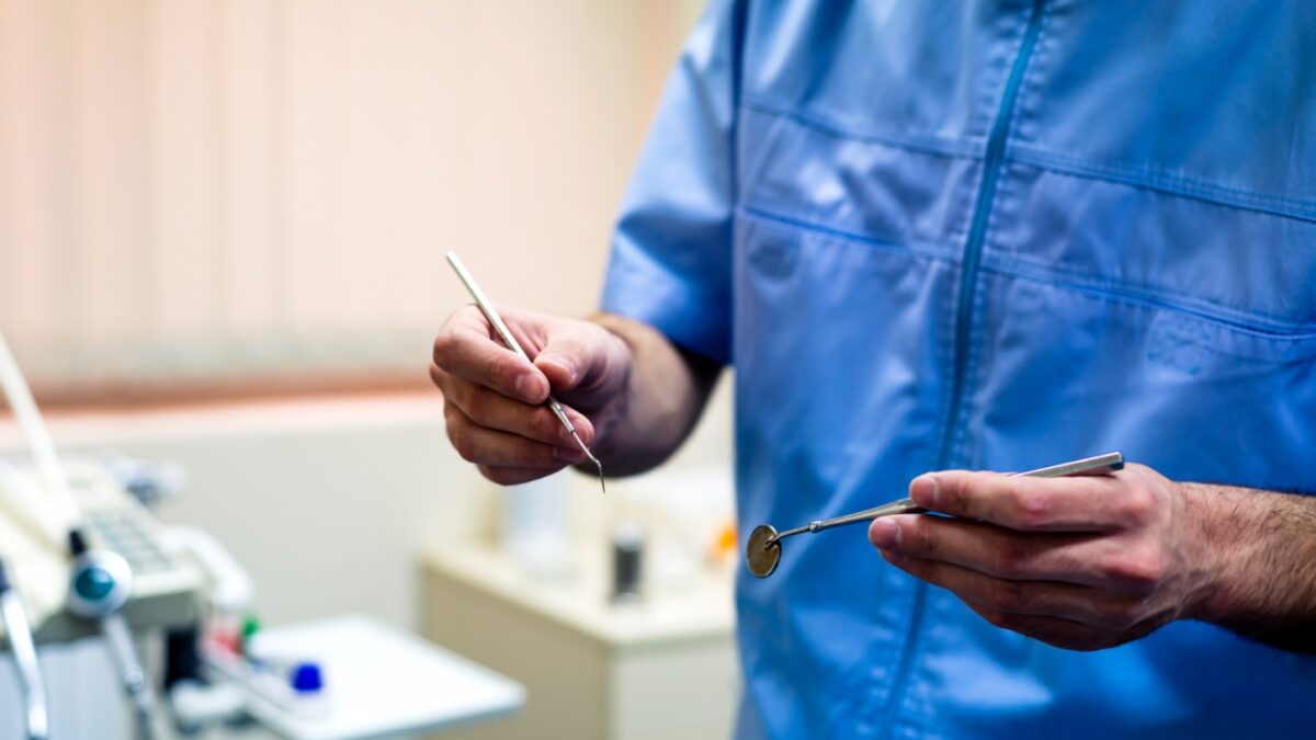 MedWatch: Έλεγχοι σε φυσικοθεραπευτές, ψυχολόγους, διαιτολόγους και οδοντιάτρους – 91% η μείωση των διαφημίσεων στο ίντερνετ