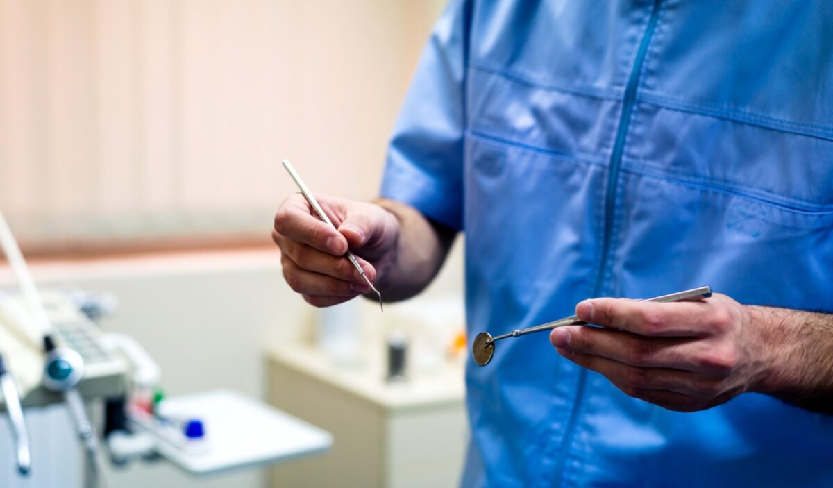 MedWatch: Έλεγχοι και σε φυσικοθεραπευτές, ψυχολόγους, διαιτολόγους και οδοντιάτρους - Μειώθηκαν κατά 91% οι διαφημίσεις στο ίντερνετ