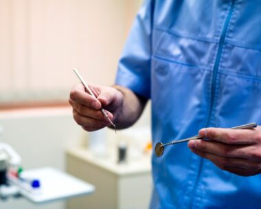 MedWatch: Έλεγχοι σε φυσικοθεραπευτές, ψυχολόγους, διαιτολόγους και οδοντιάτρους – 91% η μείωση των διαφημίσεων στο ίντερνετ