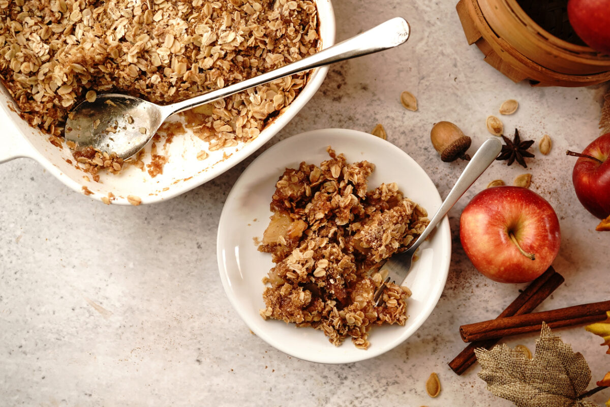 Συνταγή για crumble μήλου με βρώμη και καρύδια
