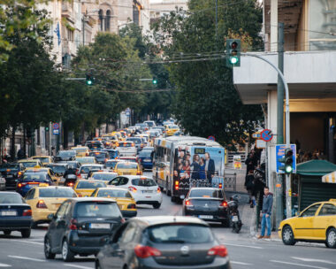Δίπλωμα οδήγησης: Περισσότερη διαφάνεια με ψηφιακές αλλαγές και κλήρωση των εξεταστών – Πώς θα εκδίδονται οι πινακίδες