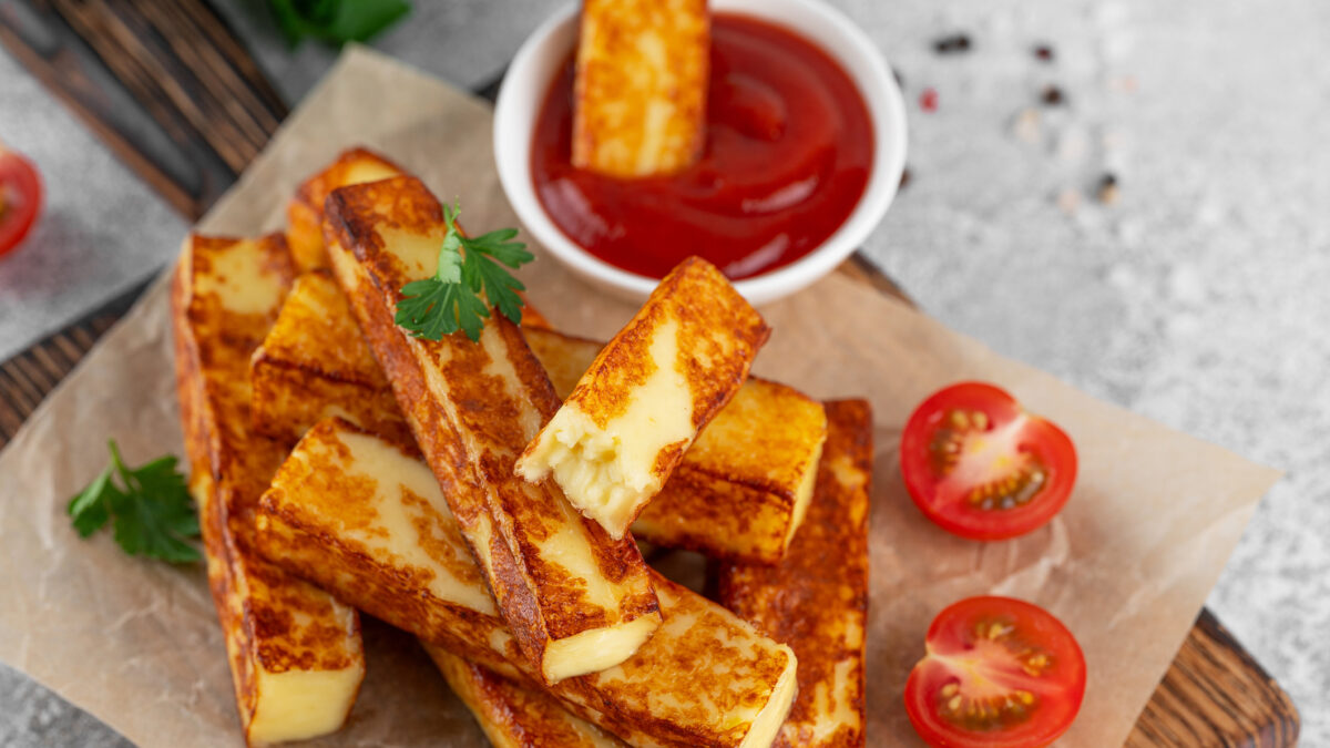 Τραγανά μπαστουνάκια από χαλούμι στο airfryer