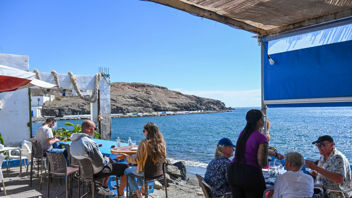 The terrace of the restaurant “La Barraca” directly on the Atlantic Ocean in Tarajalejo in the south of the island of Fuerteventura.
