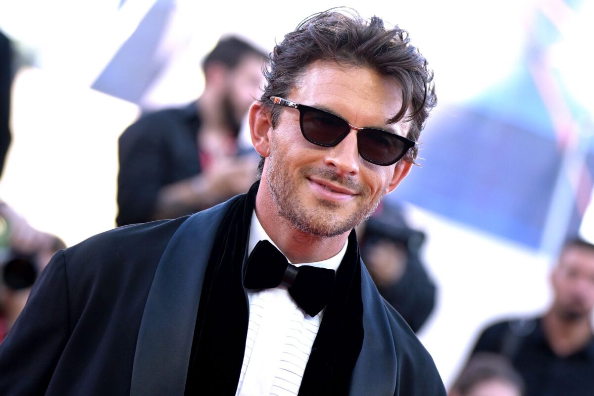 VENICE, ITALY - SEPTEMBER 02: Jonathan Bailey attends the "Ink" Screening and 2026 Opening Red Carpet during the 83rd Venice International Film Festival at Sala Grande on September 02, 2026 in Venice, Italy. Photo by: Rocco Spaziani