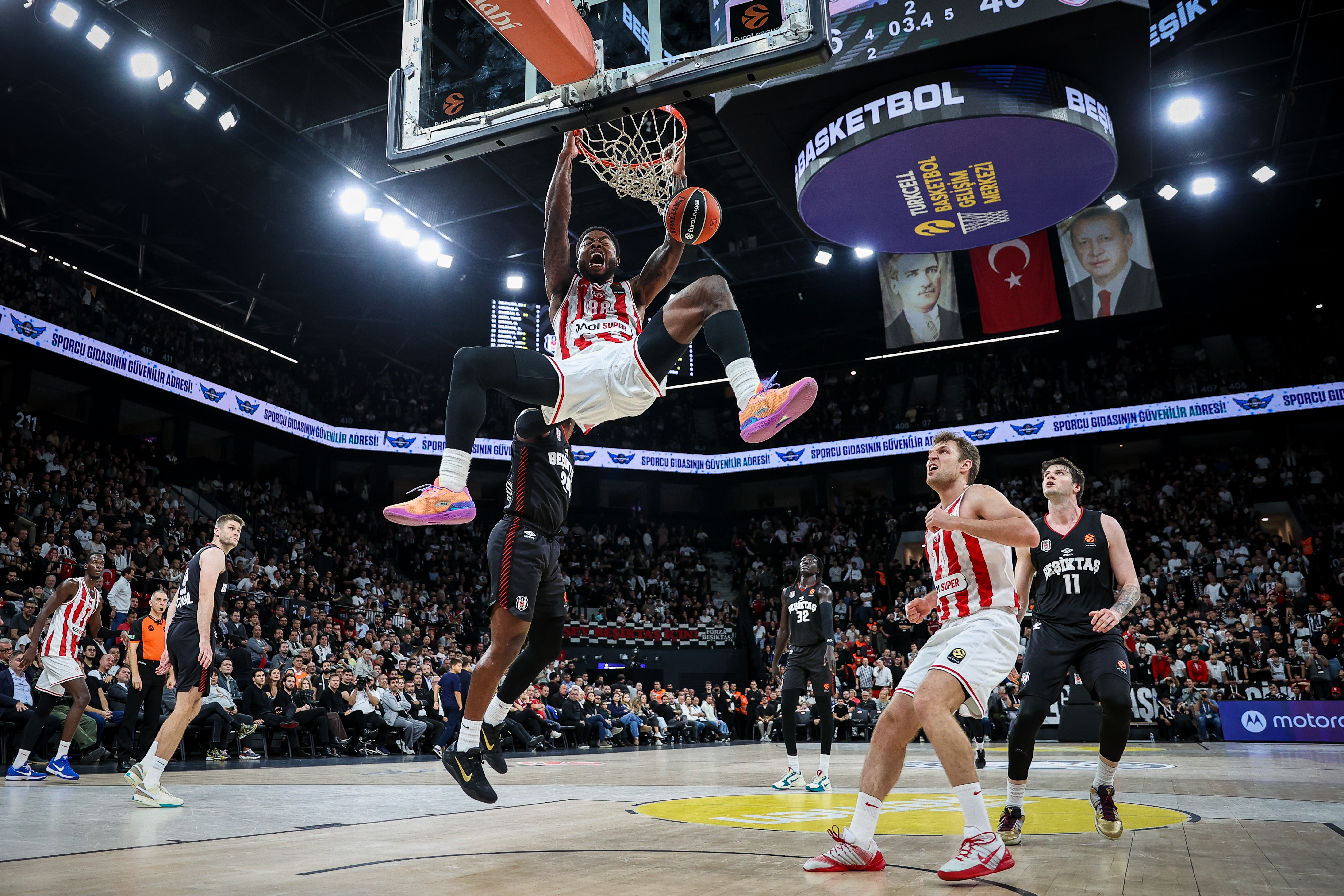 Μπεσίκτας – Ολυμπιακός 73-81: Θρυλικό διπλό στην Τουρκία κόντρα στα προβλήματα