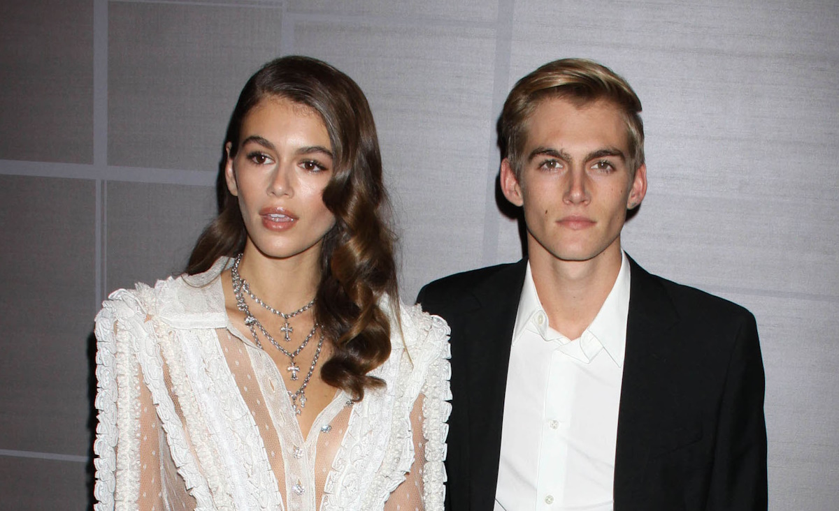 Σίντι Κρόφορντ: Σπαρακτικό μήνυμα της Κάια Γκέρμπερ για τον αδελφό της, Πρίσλεϊ - «Έχω κυριολεκτικά γονατίσει»