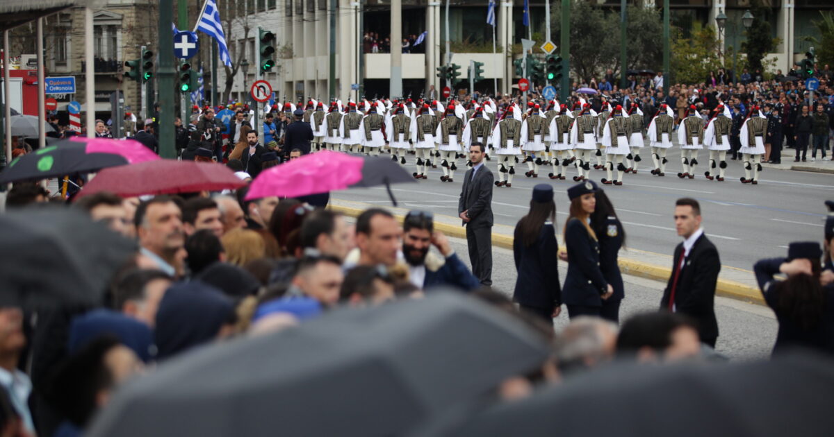 Καιρός: Επιδείνωση με έντονες βροχές και ισχυρές καταιγίδες – Οι περιοχές που βρίσκονται σε red code, πού ακυρώνονται οι παρελάσεις Καιρός: Επιδείνωση με έντονες βροχές και ισχυρές καταιγίδες – Οι περιοχές που βρίσκονται σε red code, πού ακυρώνονται οι παρελάσεις