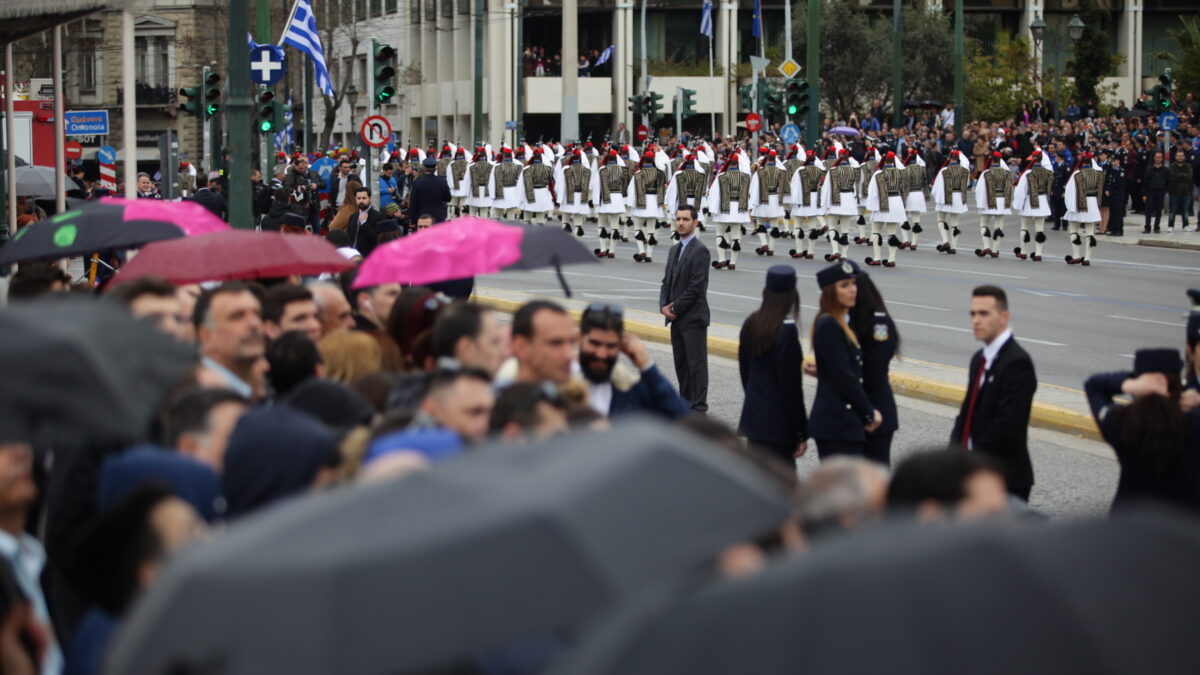 Óôéãìéüôõðï áðü ôçí óôñáôéùôéêÞ ðáñÝëáóç ãéá ôçí åèíéêÞ åðÝôåéï óôçí ÁèÞíá ôçí ÐáñáóêåõÞ 25 Ìáñôßïõ 2016. 
(EUROKINISSI