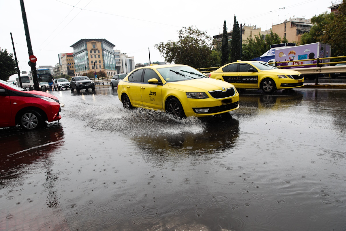 Καιρός σήμερα: Βροχές, καταιγίδες και πτώση θερμοκρασίας - Αναλυτική πρόγνωση