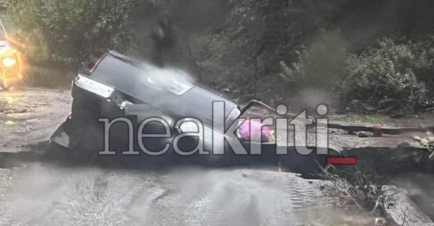 Αυτοκίνητο έπεσε σε «τρύπα» που άνοιξε στον δρόμο λόγω της κακοκαιρίας στην Κρήτη - Στο νοσοκομείο οι δύο επιβάτες του