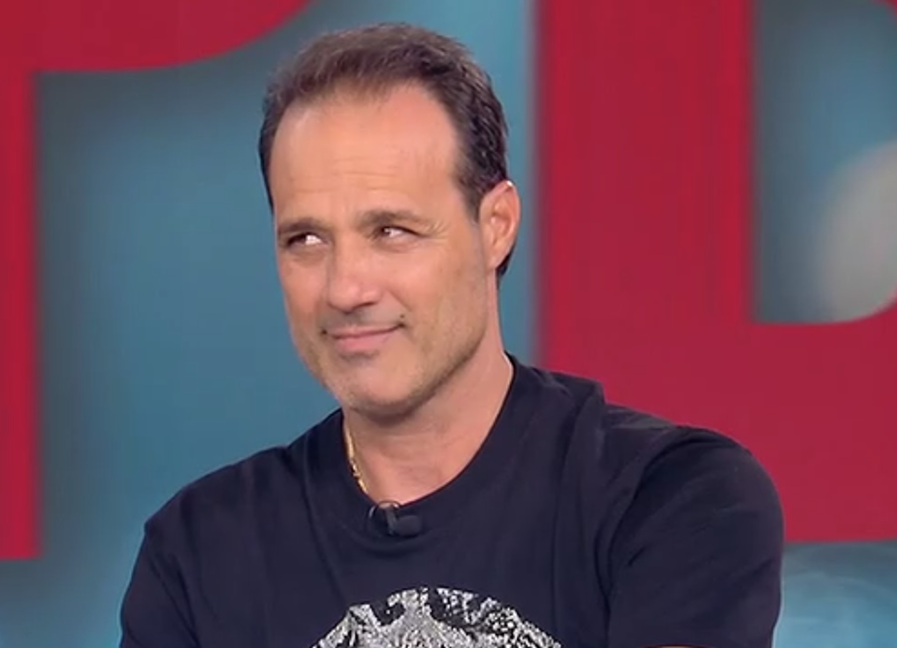 Πάρις Καραγιαννόπουλος: «Καρβέλας και Βίσση είναι ένα» λέει ο παρτενέρ της απόλυτης στο «Μαγκάβα Τουτ»