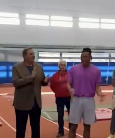 Εμμανουήλ Καραλής: Τούρτα έκπληξη για τα 27α γενέθλιά του, πριν την προπόνησή του στο κλειστό του ΟΑΚΑ