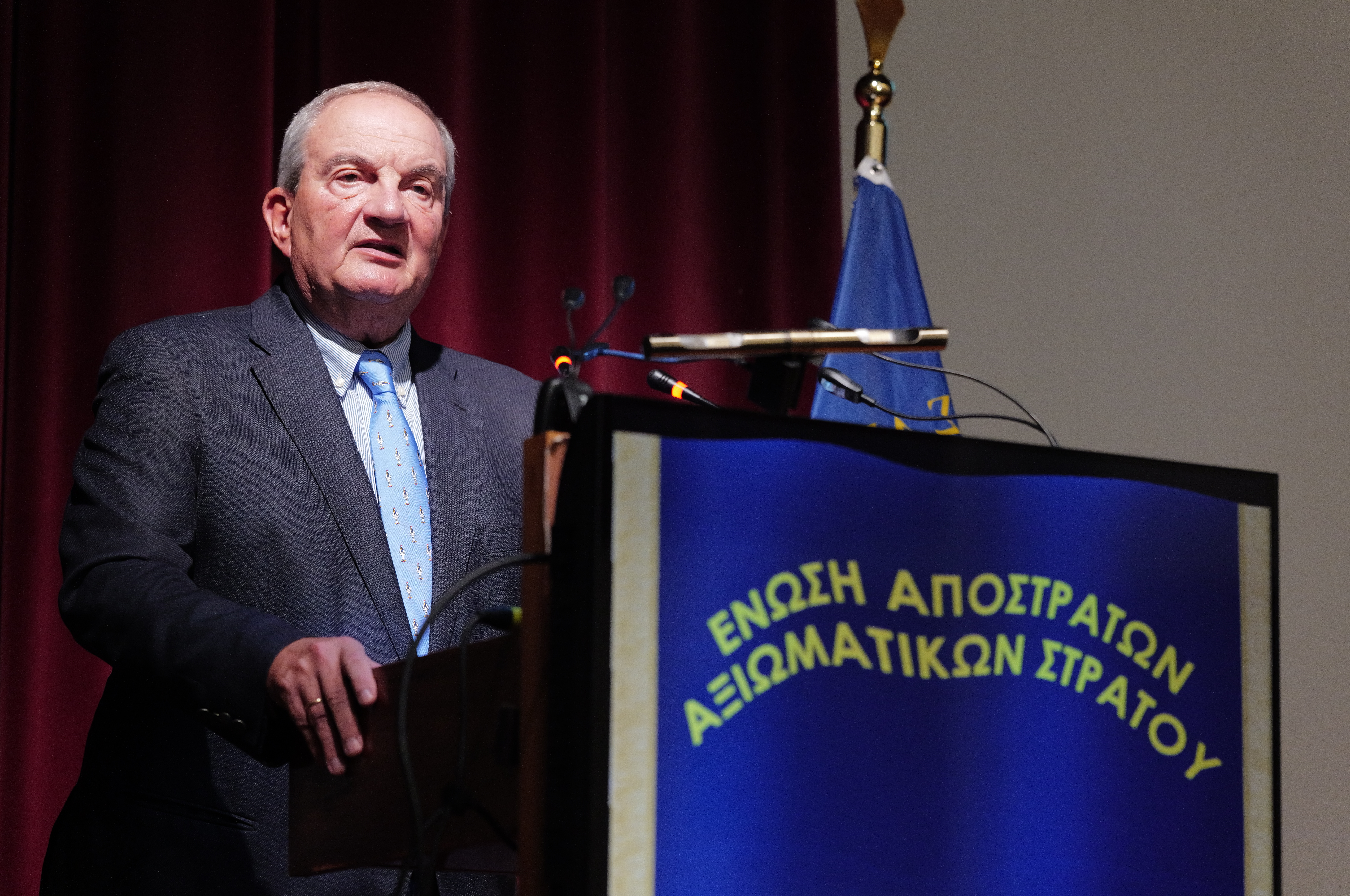 «Πονοκέφαλος» στο Μαξίμου μετά το διπλό χτύπημα Καραμανλή και Σαμαρά κατά της κυβέρνησης
