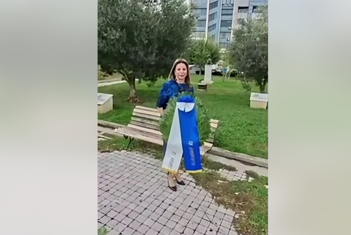 Η Καρυστιανού κατέθεσε μόνη της στεφάνι στη Θεσσαλονίκη για την 28η Οκτωβρίου – «Δεν μας άφησαν να τιμήσουμε το “Όχι”»