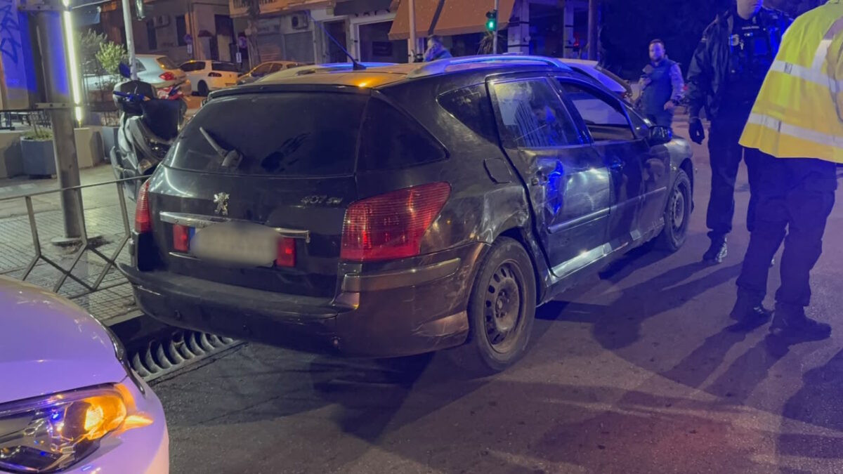 Θεσσαλονίκη: Καταδίωξη καταγράφηκε σε live μετάδοση - Οδηγός που μετέφερε μετανάστες τράκαρε ΙΧ και διέφυγε πεζός