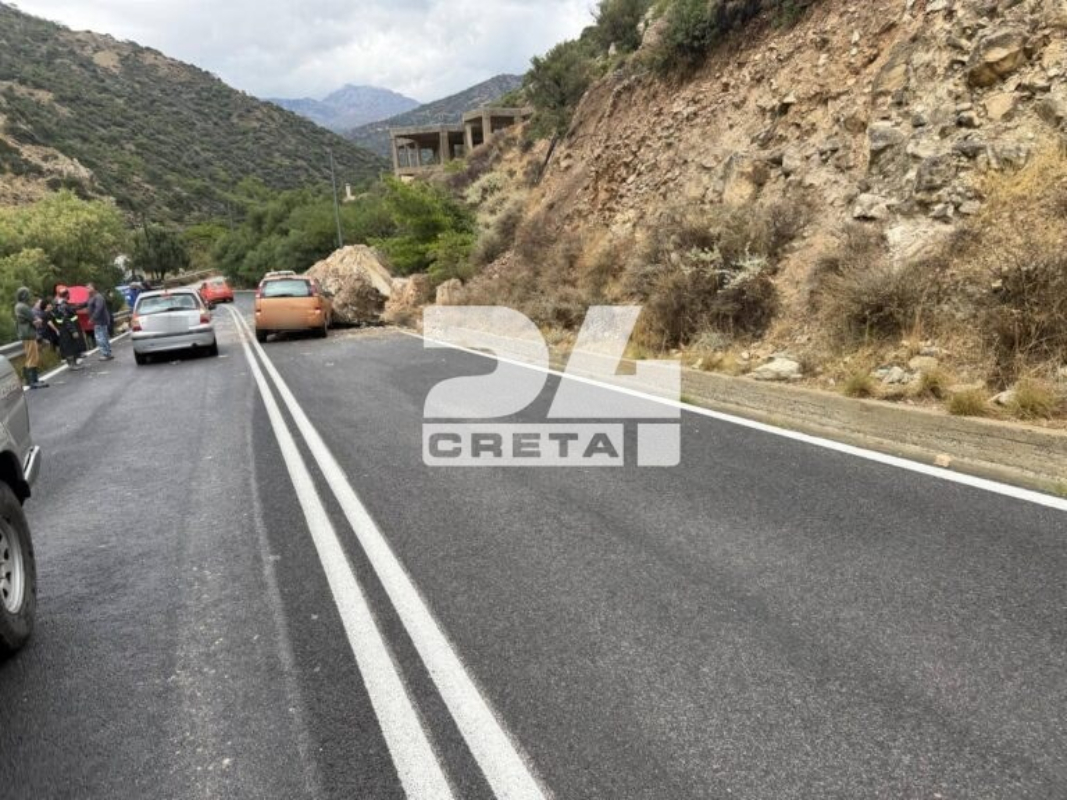 Βράχος πλάκωσε αυτοκίνητο