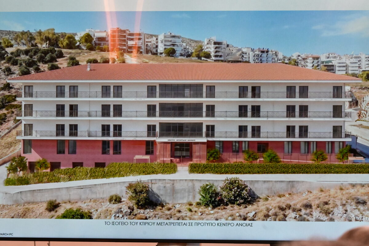 Ο Πρωθυπουργός Κυριάκος Μητσοτάκης στην παρουσίαση και υπογραφή της σύμβασης για τη δημιουργία του Εθνικού Πρότυπου Κέντρου για την Άνοια στο Μέγαρο Μαξίμου. Πέμπτη 1 0κτωβρίου 2026 (ΤΑΤΙΑΝΑ ΜΠΟΛΑΡΗ