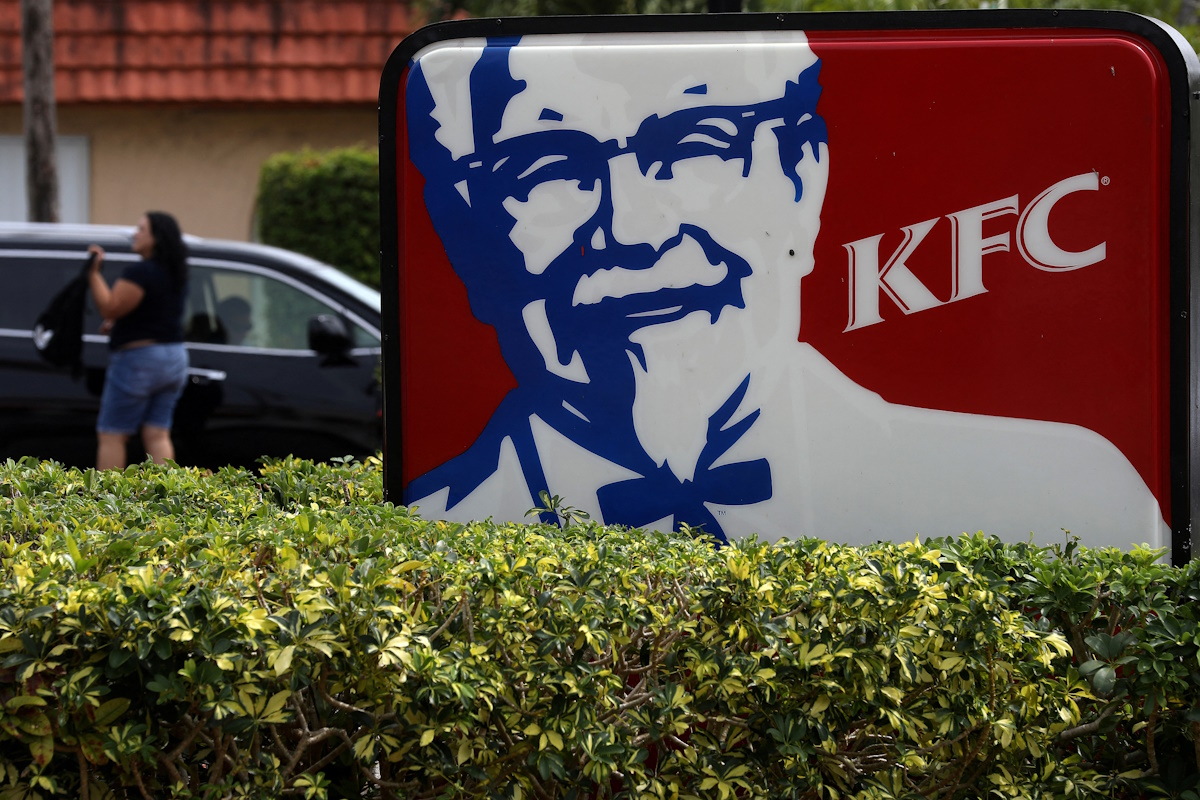 Η KFC επιλέγει την Coca-Cola για προμηθευτή αναψυκτικών στις ΗΠΑ και απορρίπτει την PepsiCo μετά από 40 χρόνια