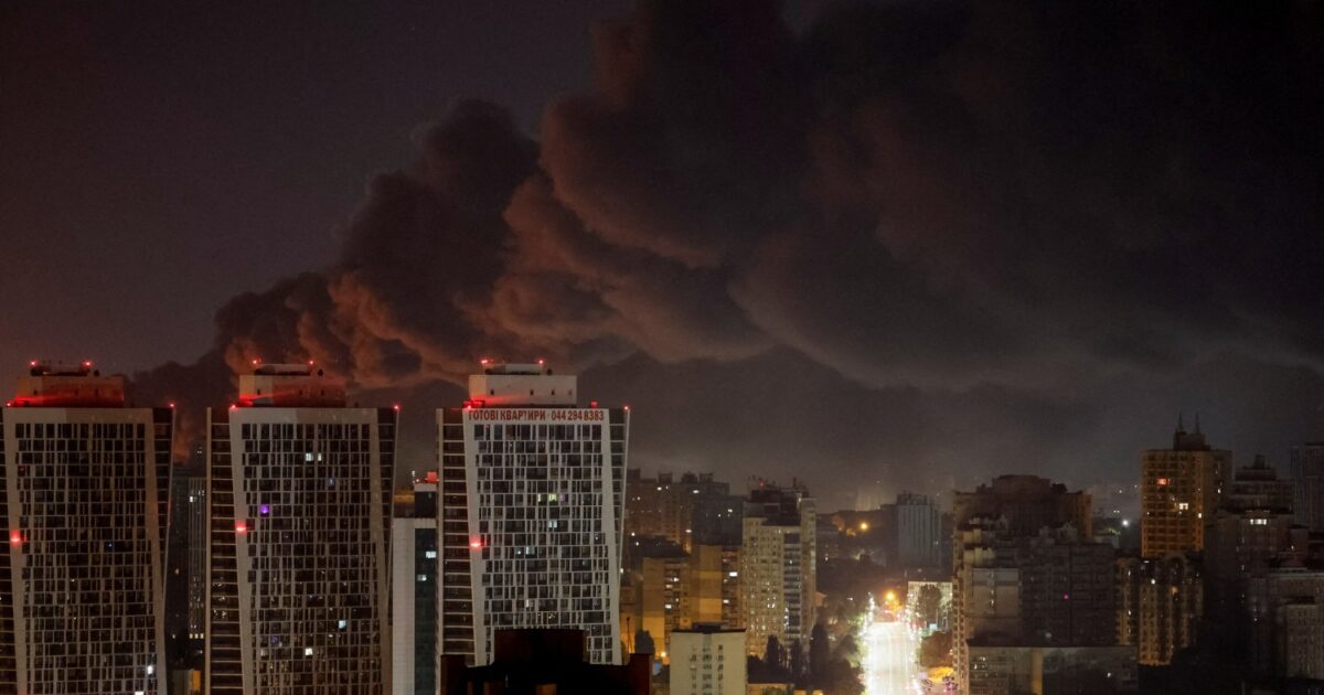 Ουκρανία: Νέες ρωσικές επιθέσεις και ισχυρές εκρήξεις στο Κίεβο με δύο νεκρούς Ουκρανία: Νέες ρωσικές επιθέσεις και ισχυρές εκρήξεις στο Κίεβο με δύο νεκρούς